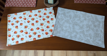 Load image into Gallery viewer, Pair of 2 Cotton Reversible Placemats
