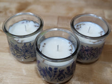 Load image into Gallery viewer, Mini lilac soy candle
