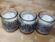 Load image into Gallery viewer, Mini lilac soy candle
